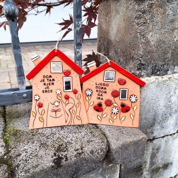 Keramične hišice z napisi – ročno izdelani simboli domačnosti